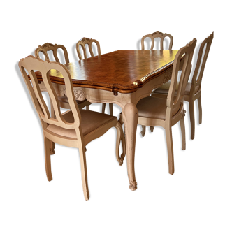 Table avec six chaises style régence
