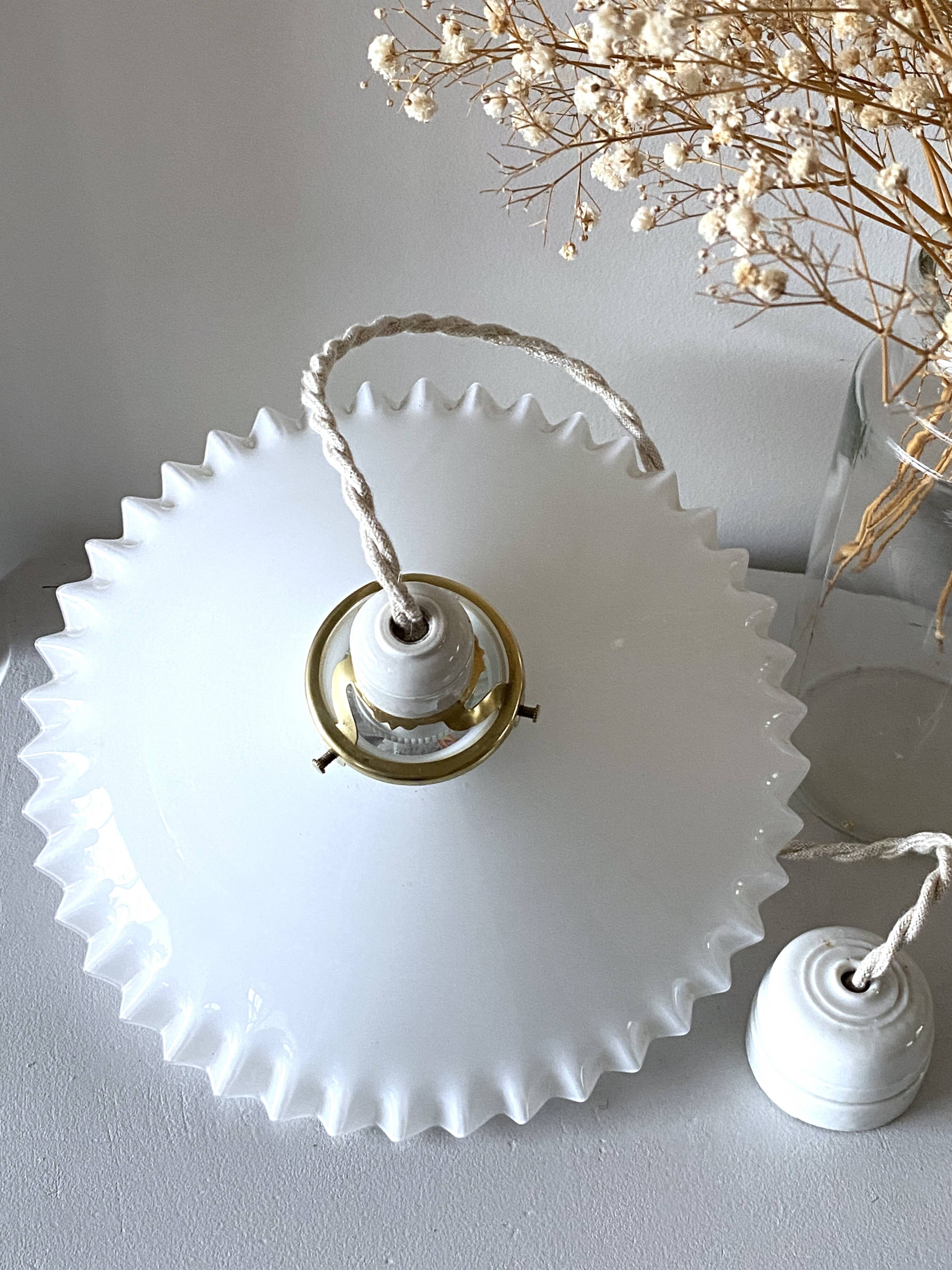 Suspension en opaline blanche