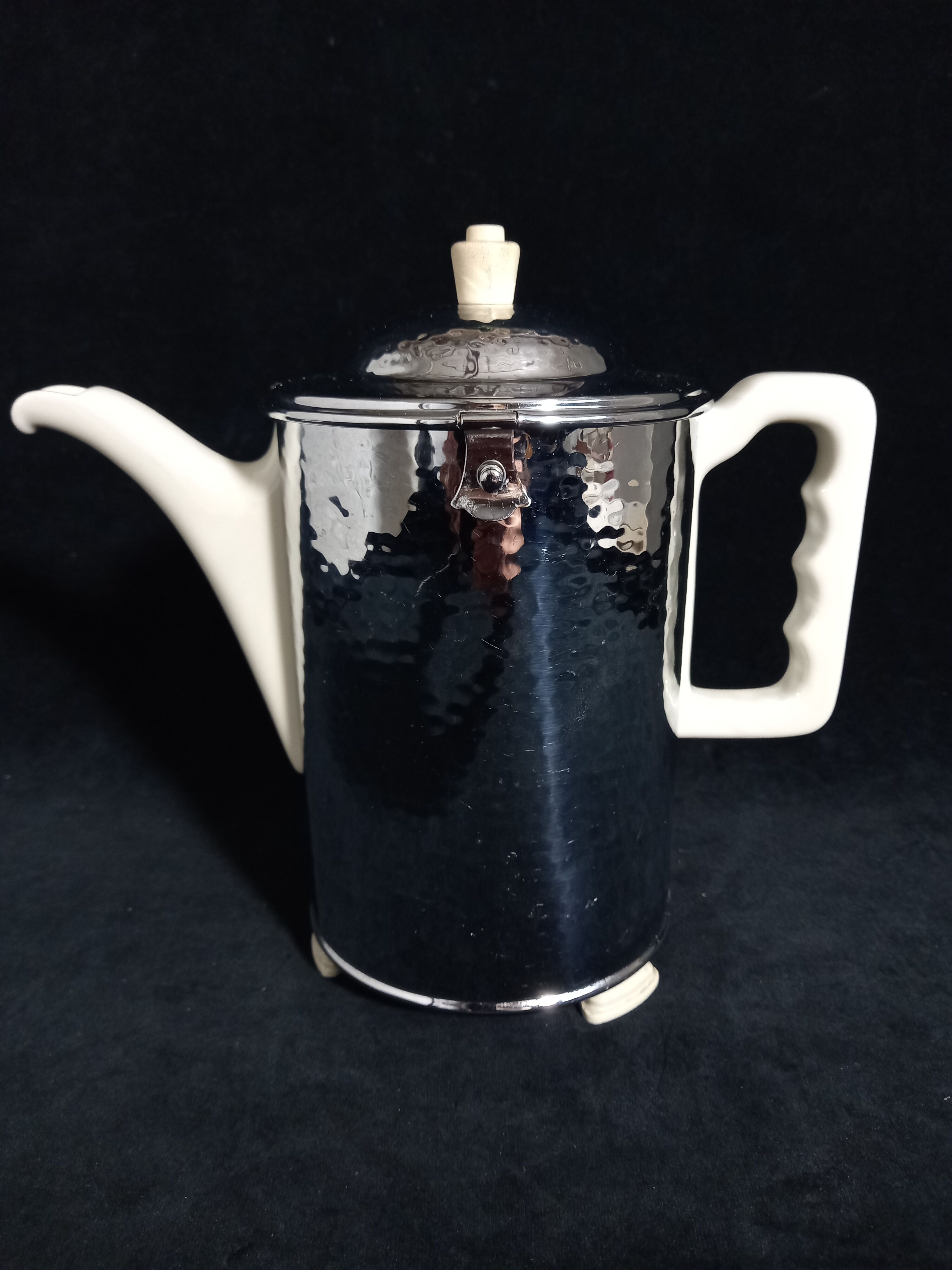 Large art deco insulating coffee maker in hammered metal and porcelain (by bauscher & sus)