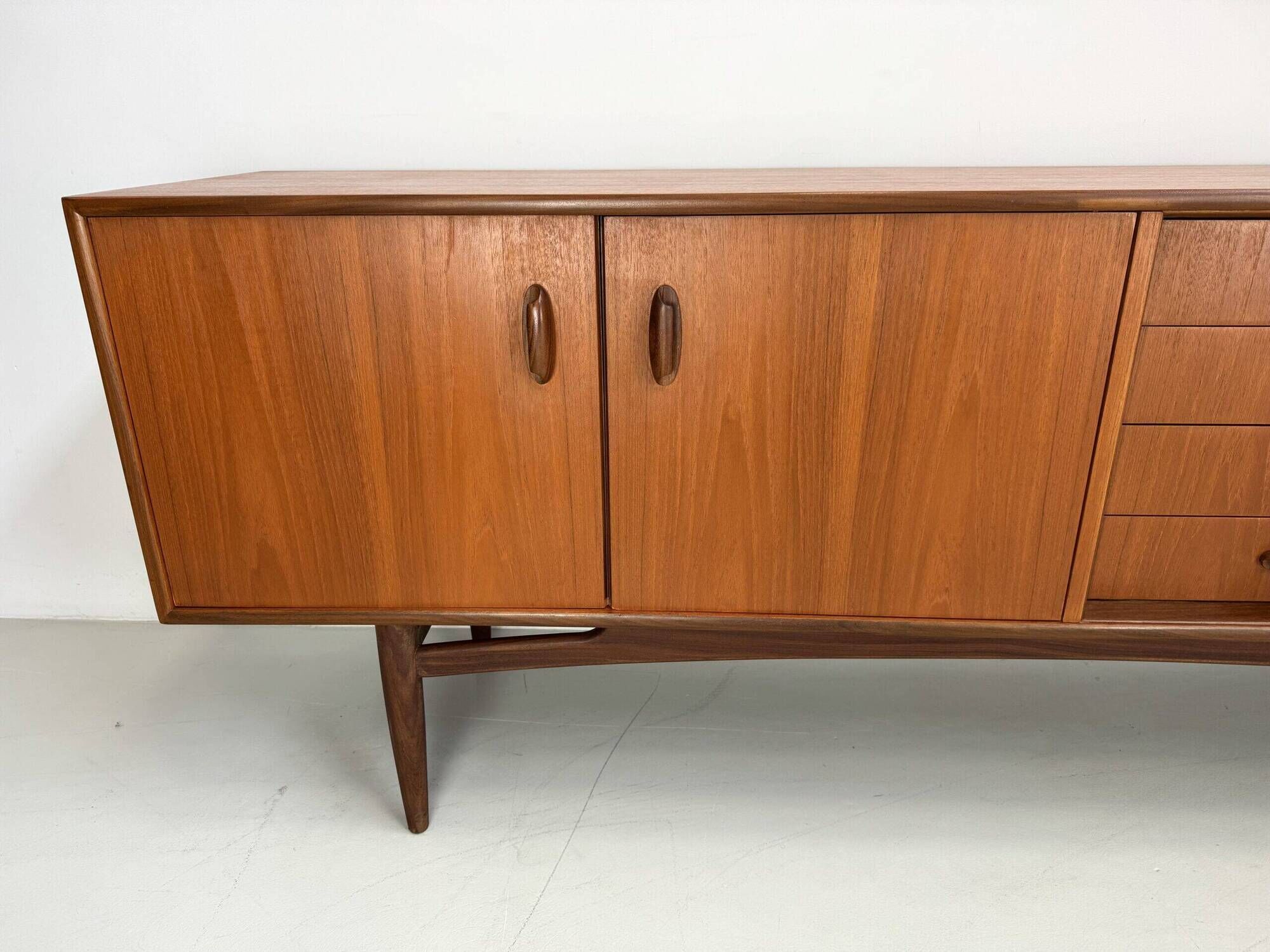 Buffet vintage G-Plan.