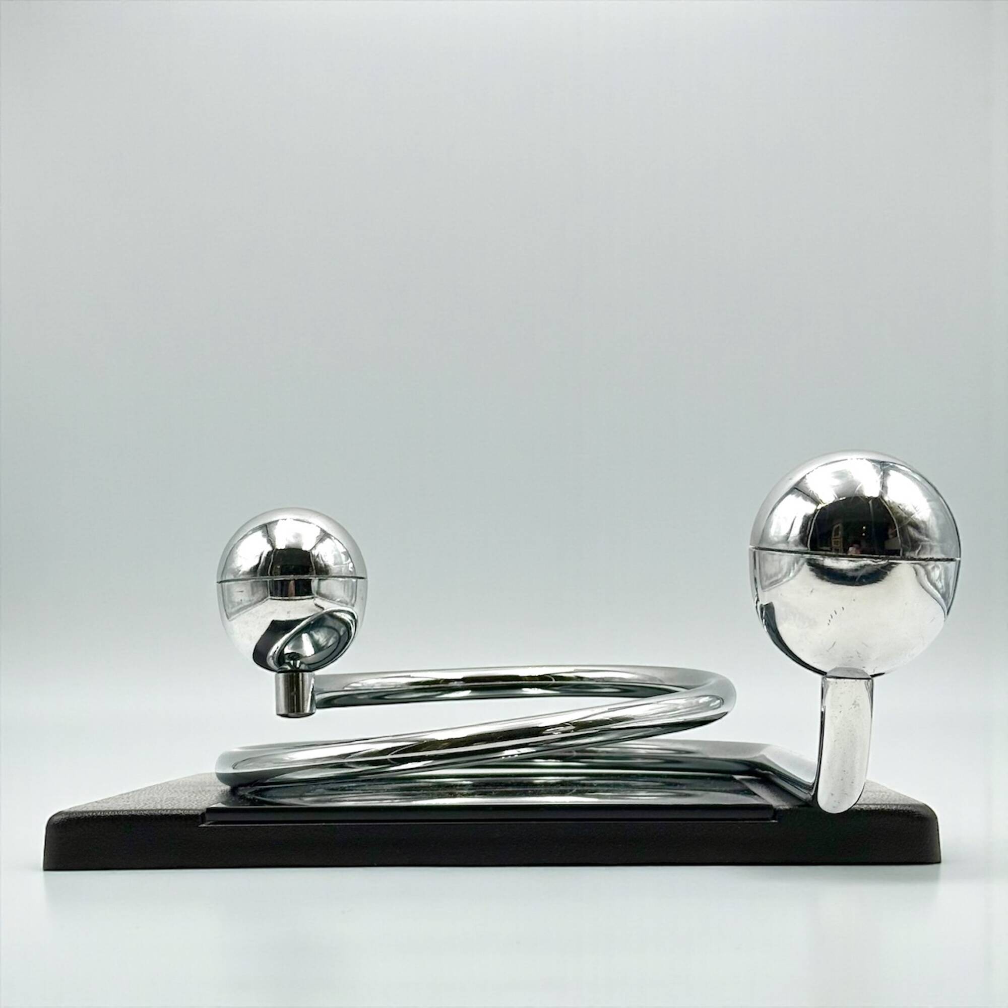Paire de patères Space Age italiennes avec miroir Goffredo Reggiani des années.