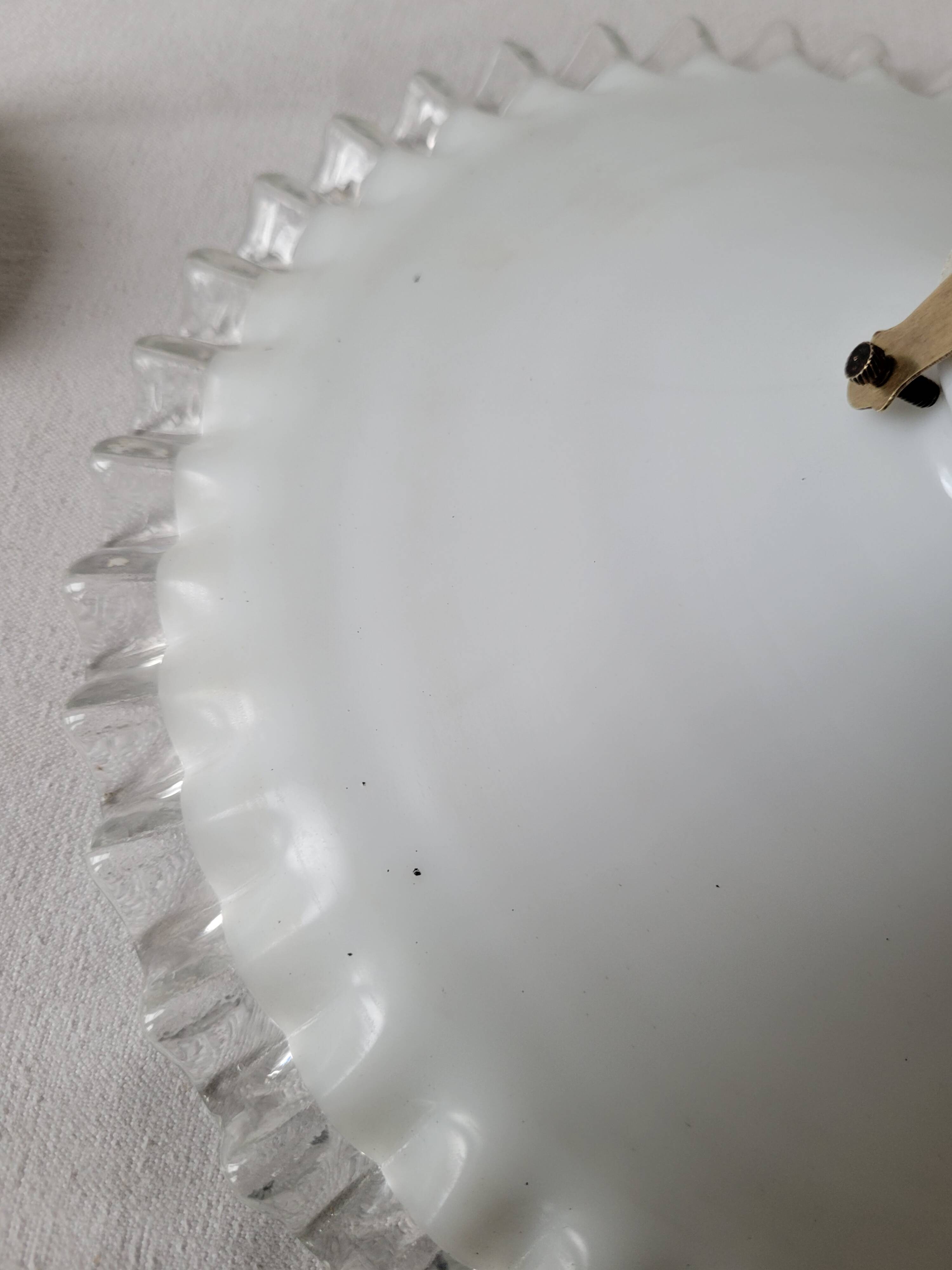 Pendant in serrated opaline