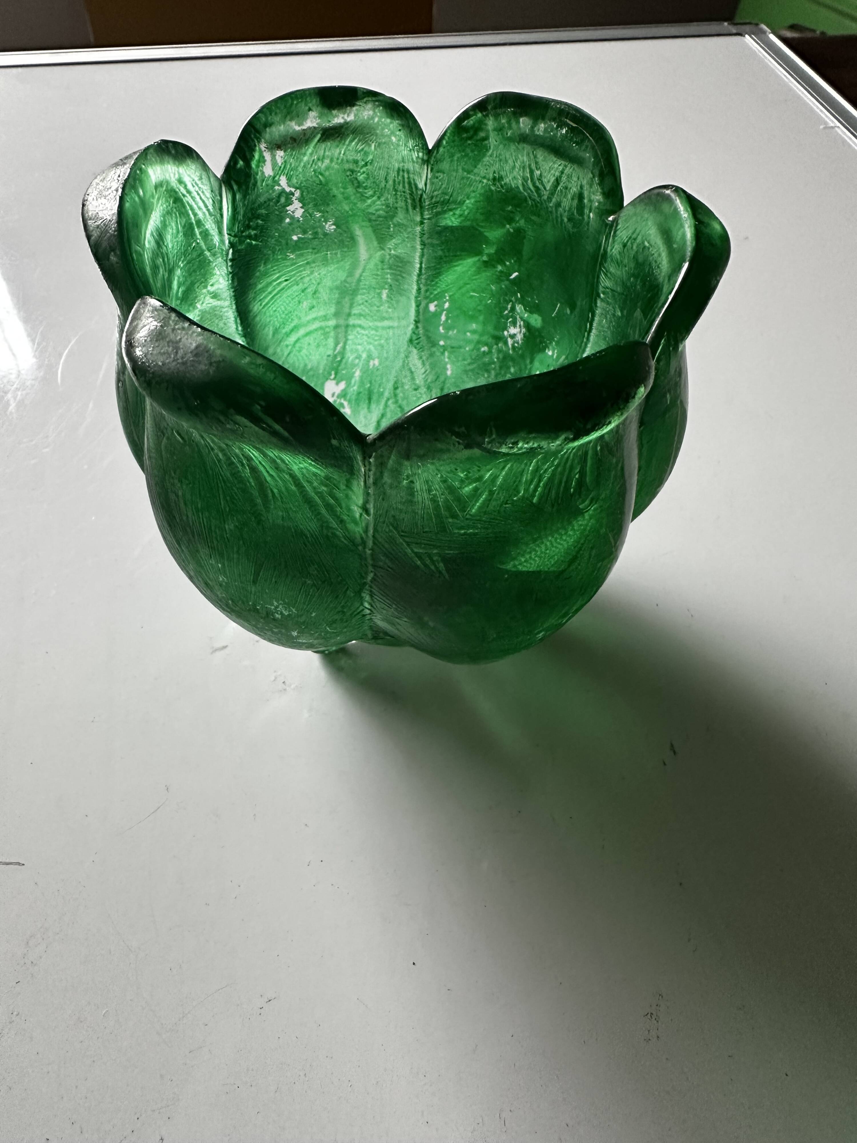 Green glass paste emptying cup from the Art Deco period