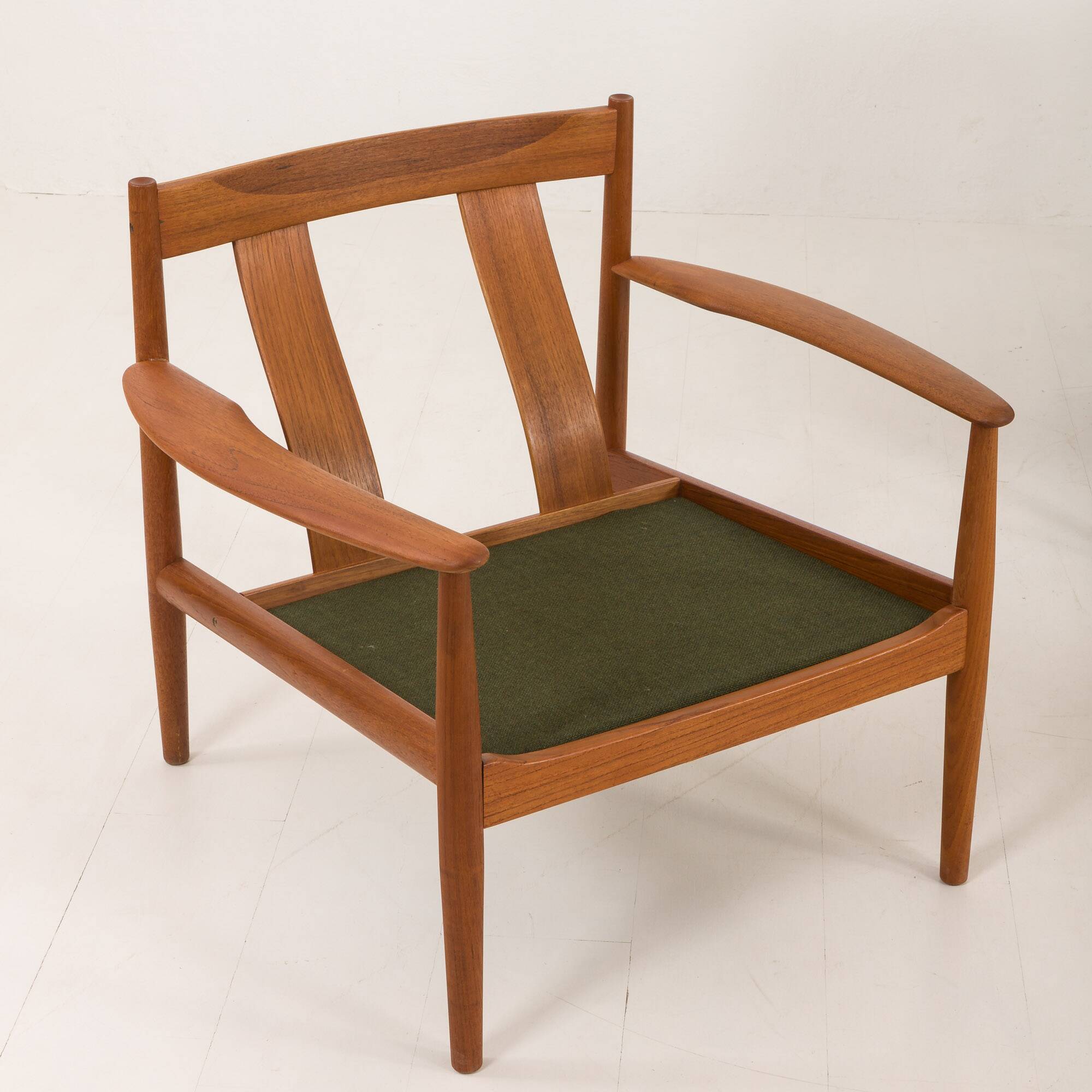 Rare Grete Jalk teak lounge chairs in aniline cognac leather for Cado