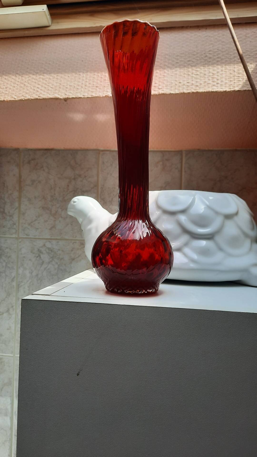 Vase soliflore en verre soufflé rouge ruby