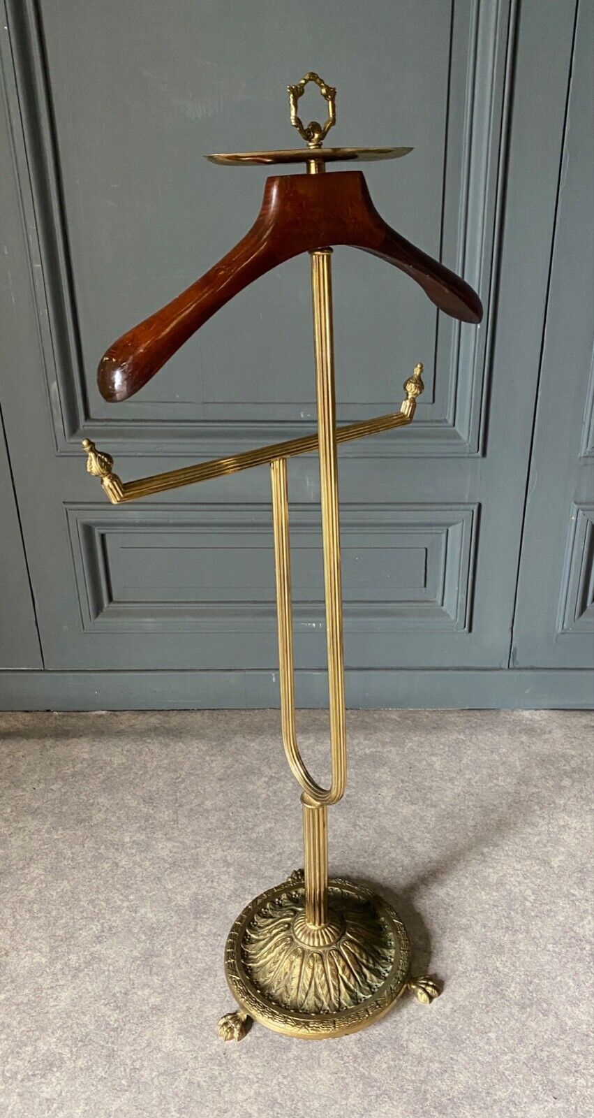 Valet de nuit travail français pieds griffes 1960 brass and wood