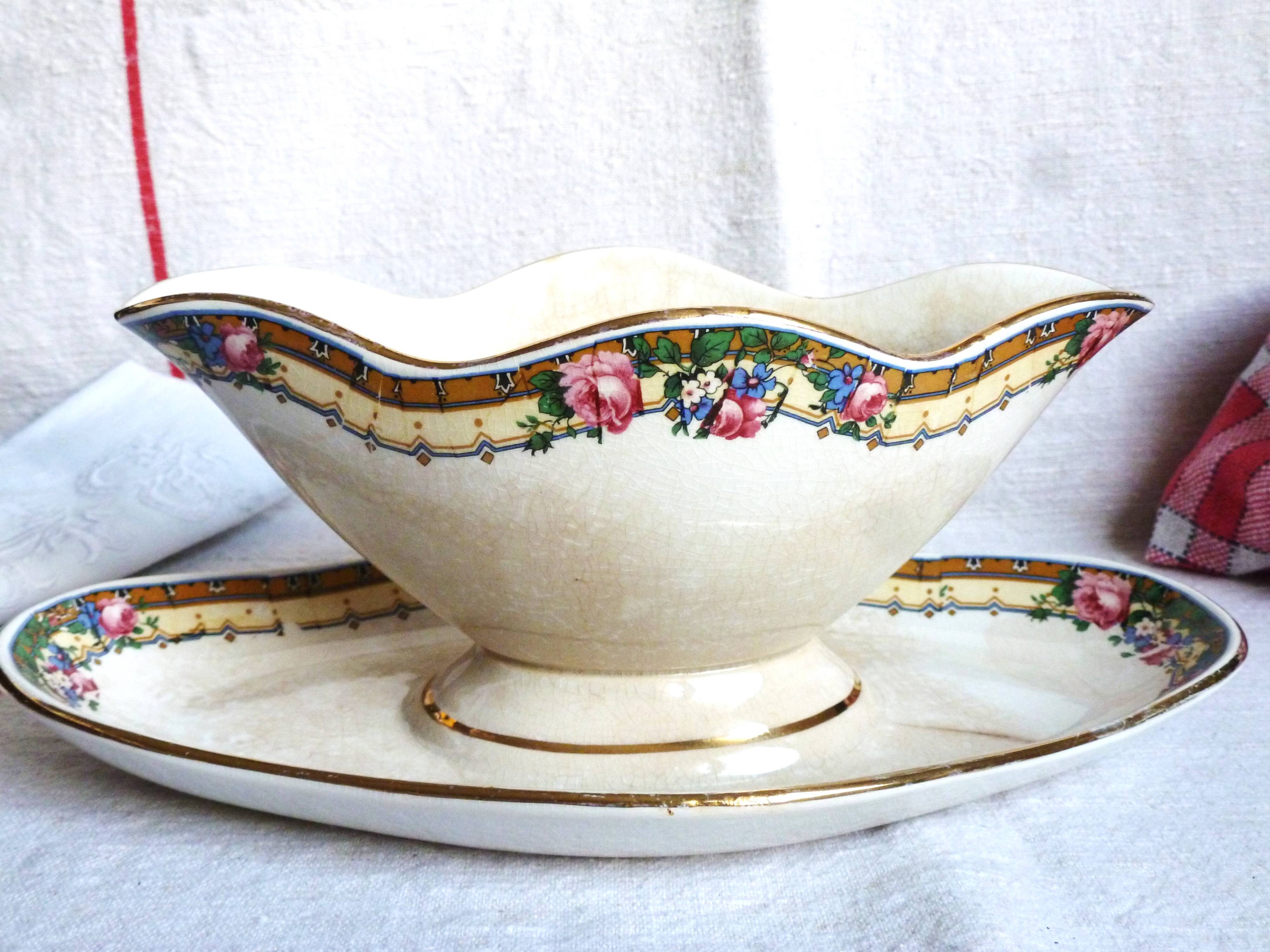 Antique table dish/vegetable dish with sauce boat, vintage crockery from the early 20th century