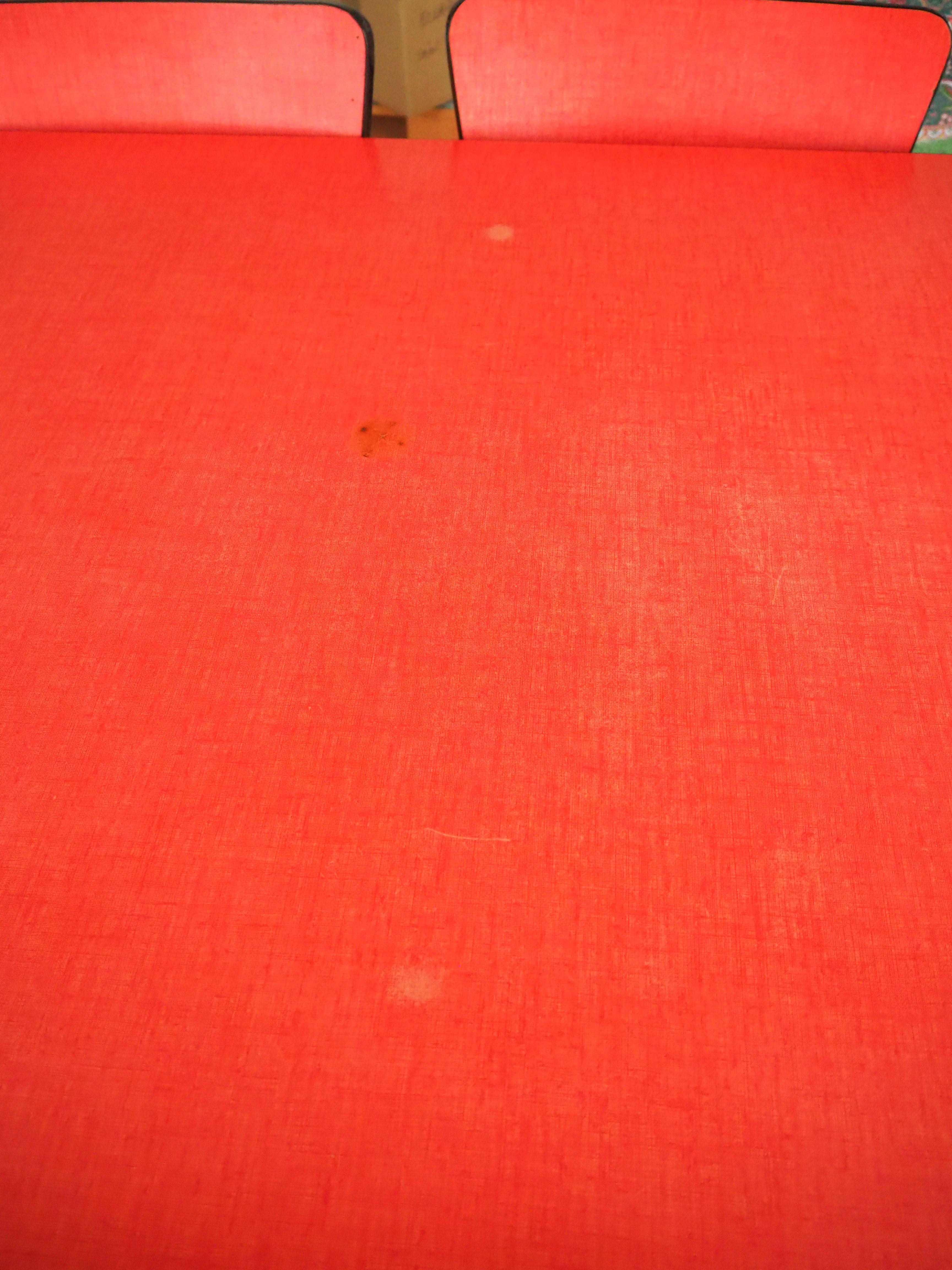 TABLE with two Italian EXTENSIONS and its 6 vintage CHAIRS of the 1970s in red color