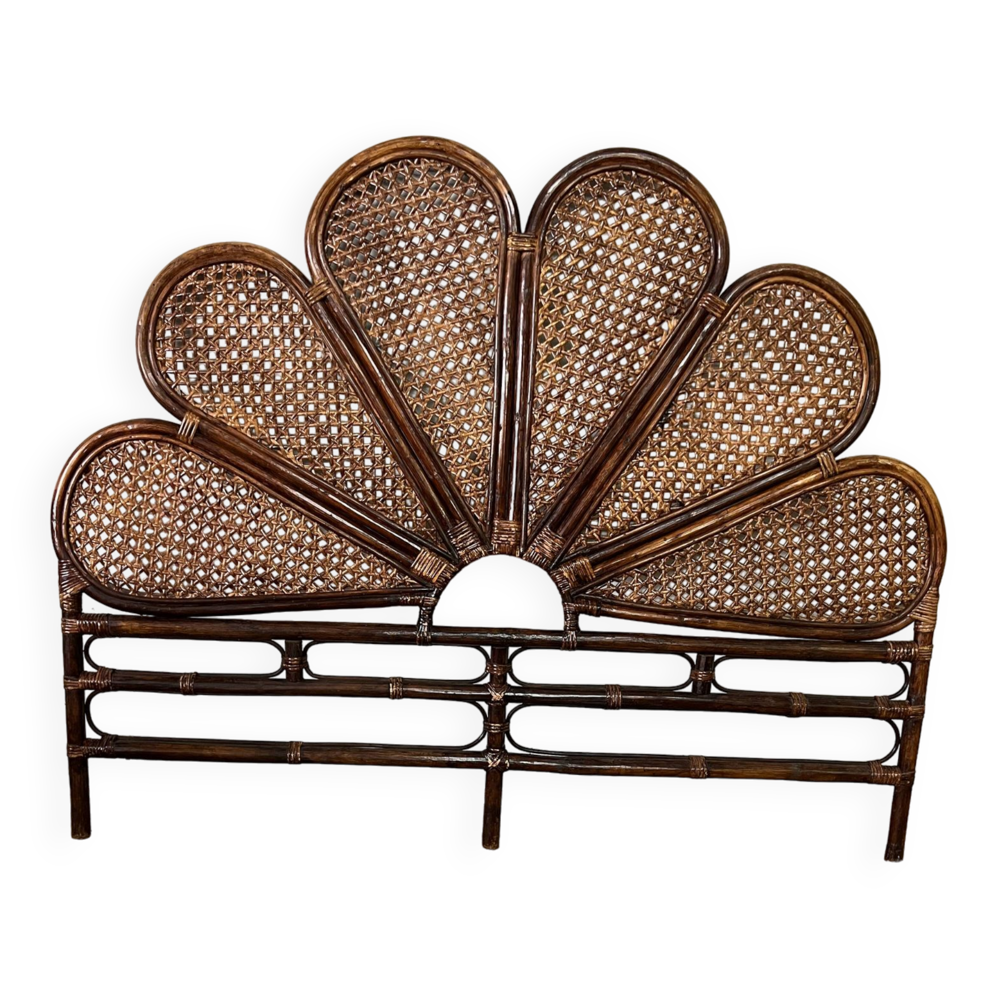 Rosette headboard in vintage rattan and canework