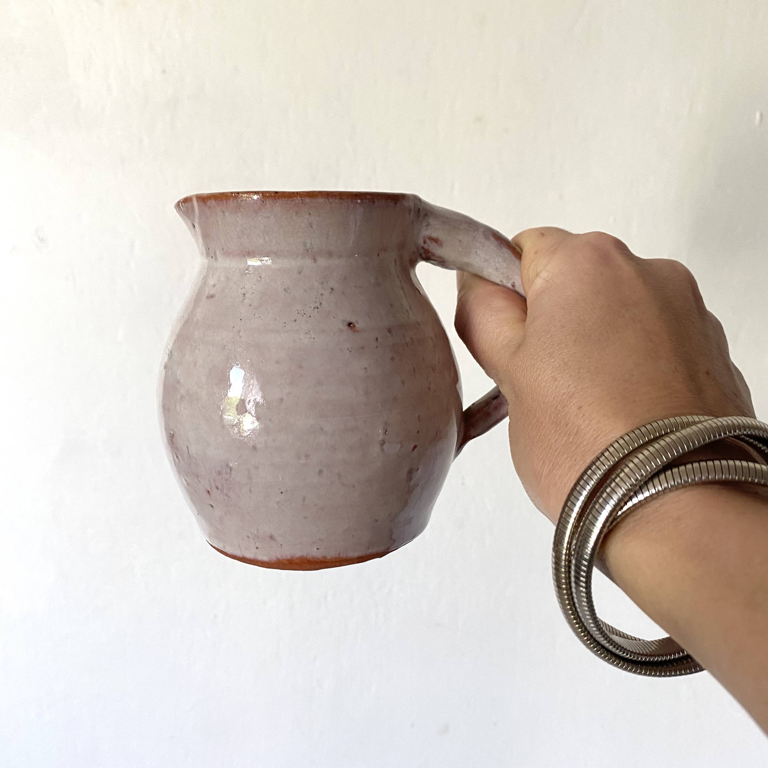Terracotta pitcher, Nesmy pottery