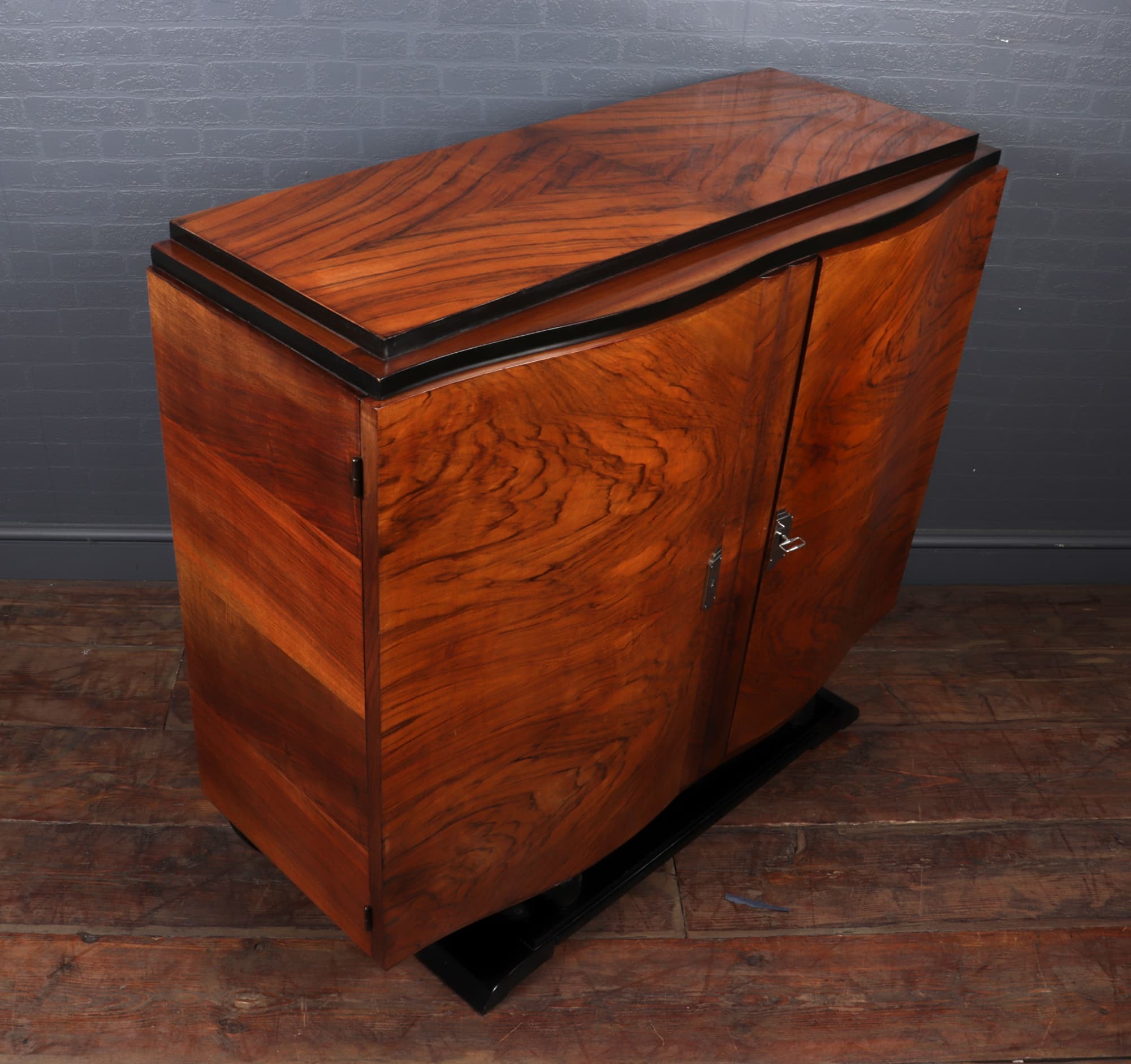 French art deco sideboard in walnut 1920