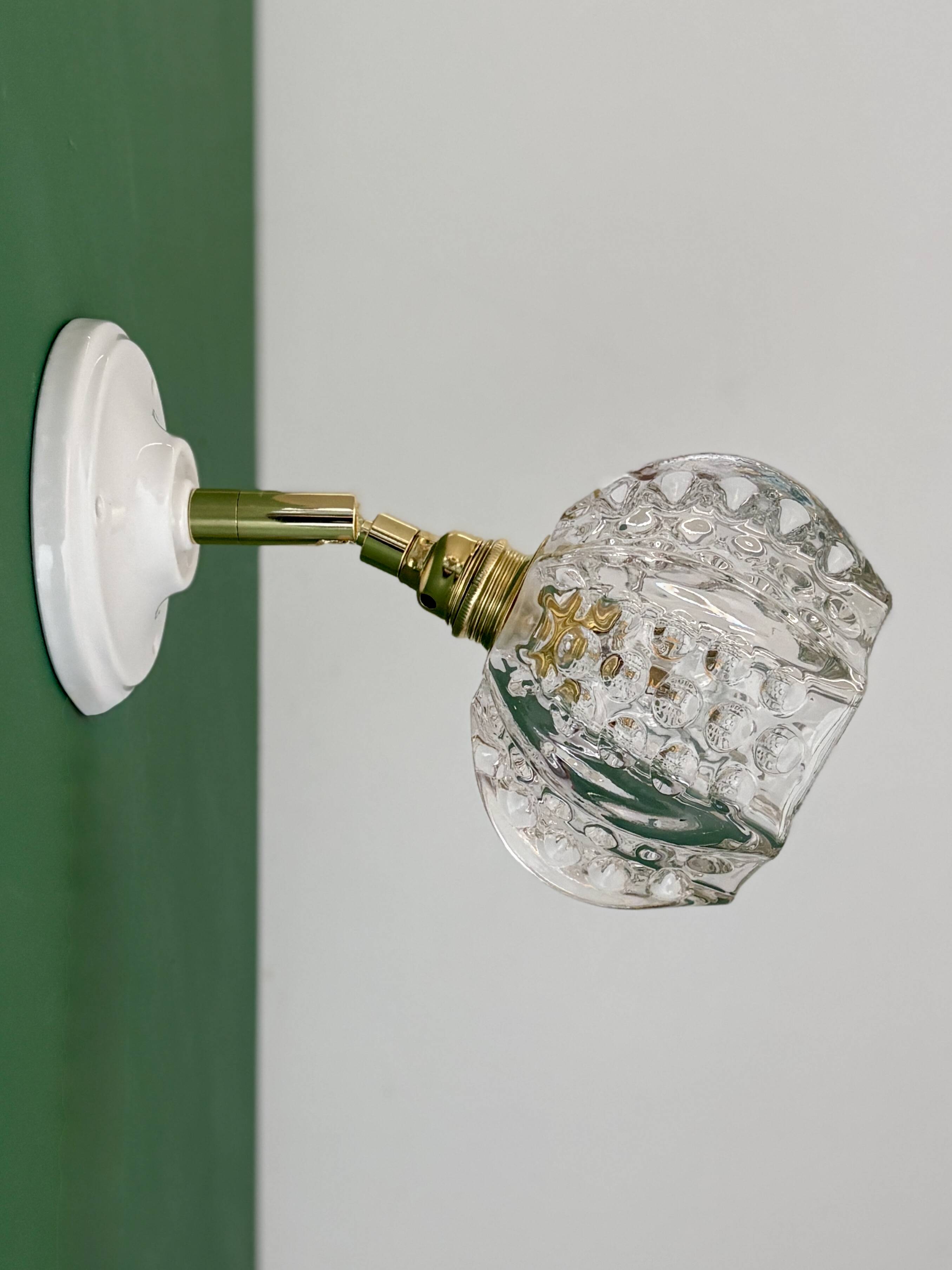 Applique tulipe vintage en verre moulé