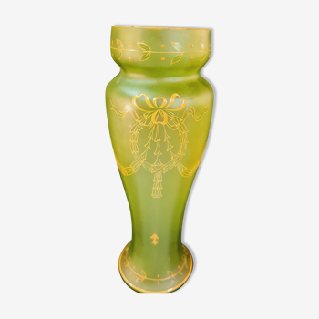 Vase en verre daté 1717