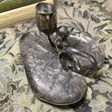 Water lily leaf thumb candle holder