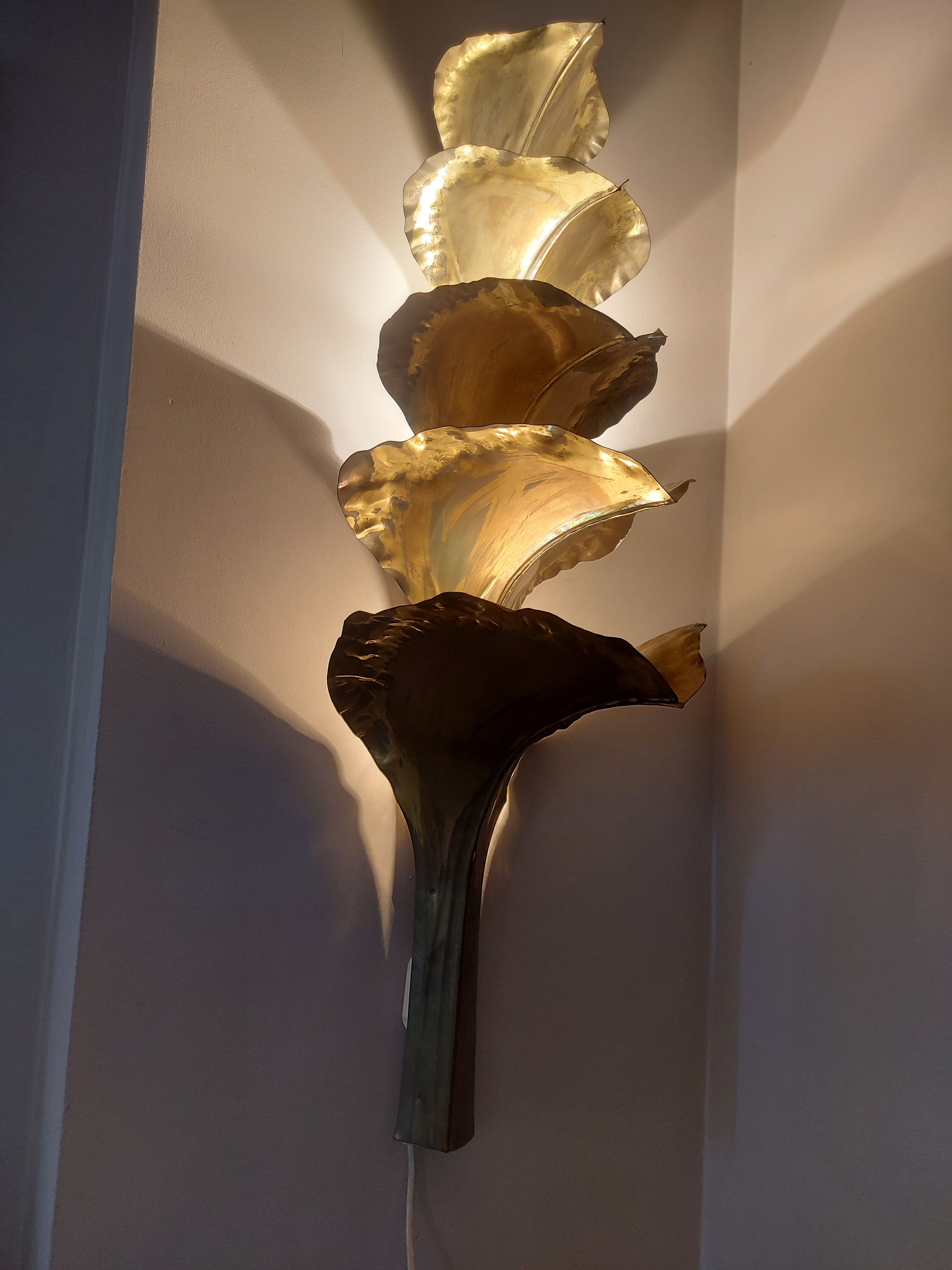 Wall lamp design in gilded metal, leaf décor