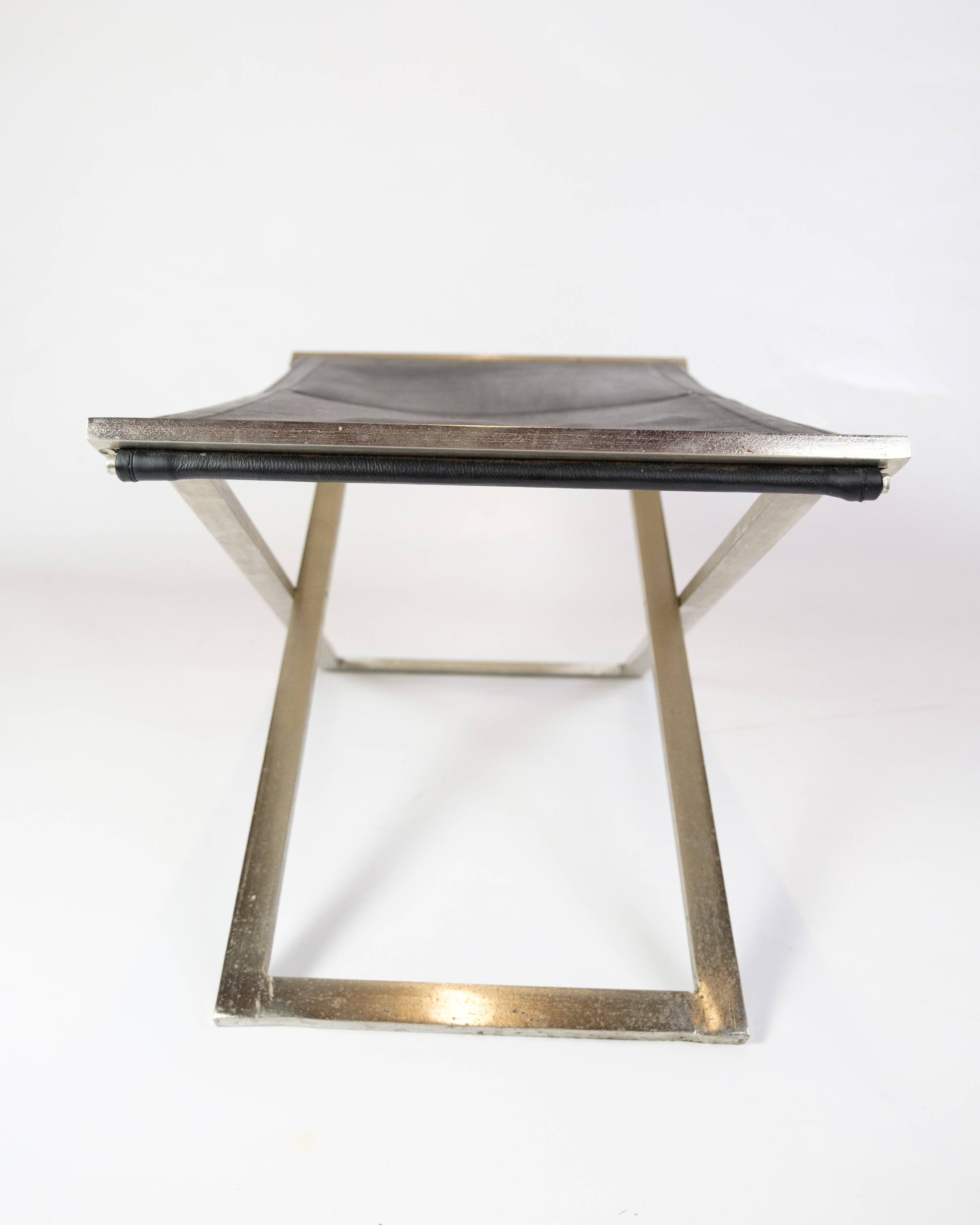 Tabouret en acier brossé et cuir noir par Michael Christensen