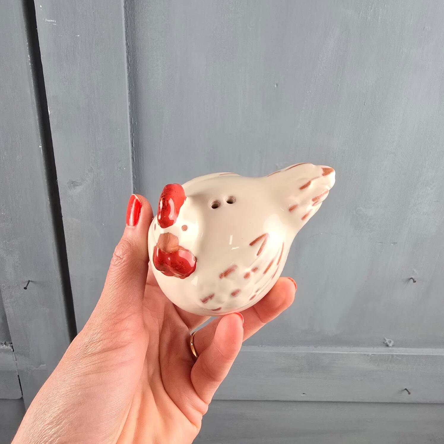 Ensemble salière & poivrière + statuette poule en céramique, Athezza