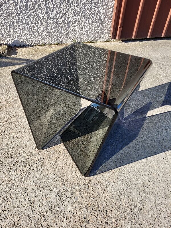 Table basse porte livres en verre 1970