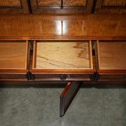 Buffet vintage en noyer burr avec vitres et éclairage, style Art Deco