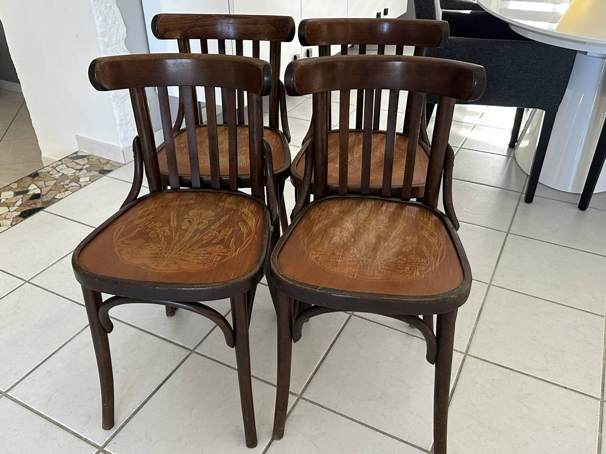 Suite de 4 chaises de bistrot vintage années 1960