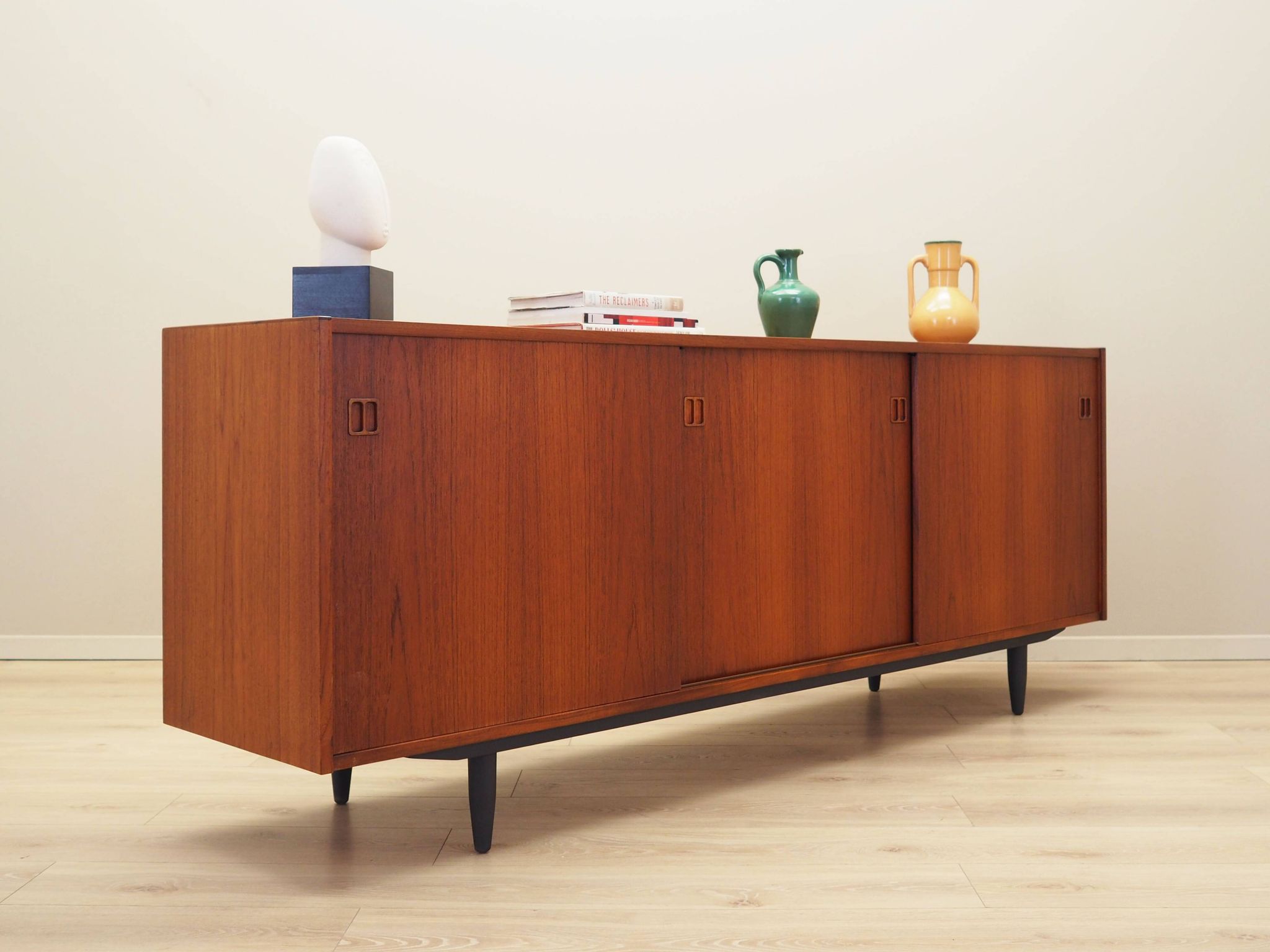 Enfilade en teck, design danois, années 1970, production : Danemark