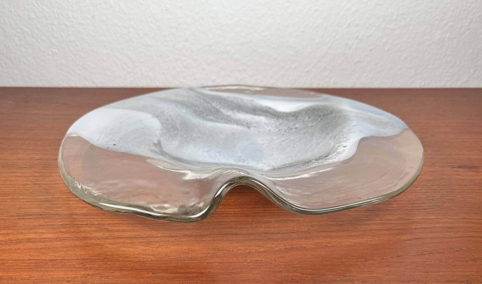 Vintage German glass plate or bowl by Hans Jürgen Richartz for Richartz Art Collection, Mathildenhütte, Solingen, Germany.