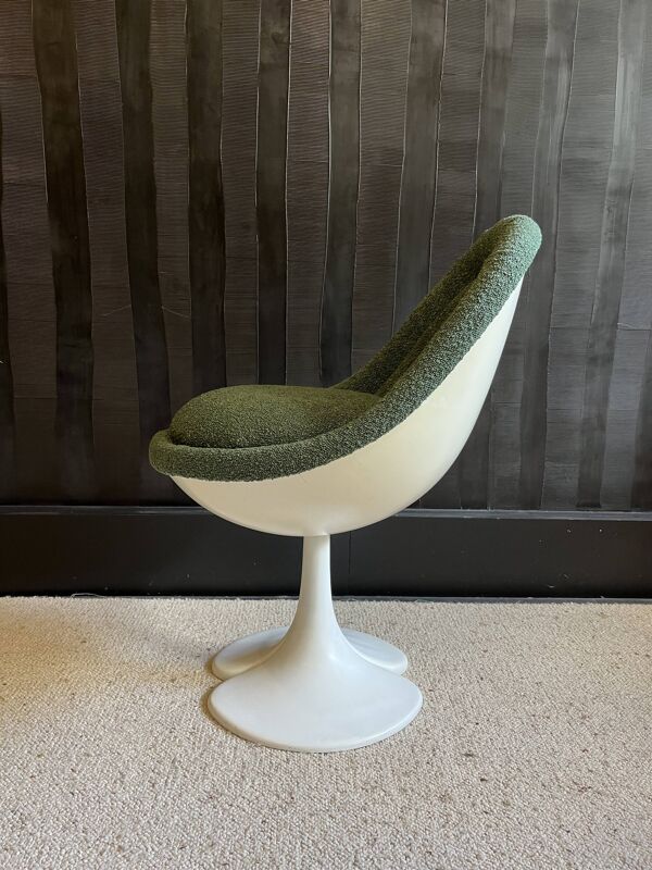 Chaise modèle trèfle de Christian Adam