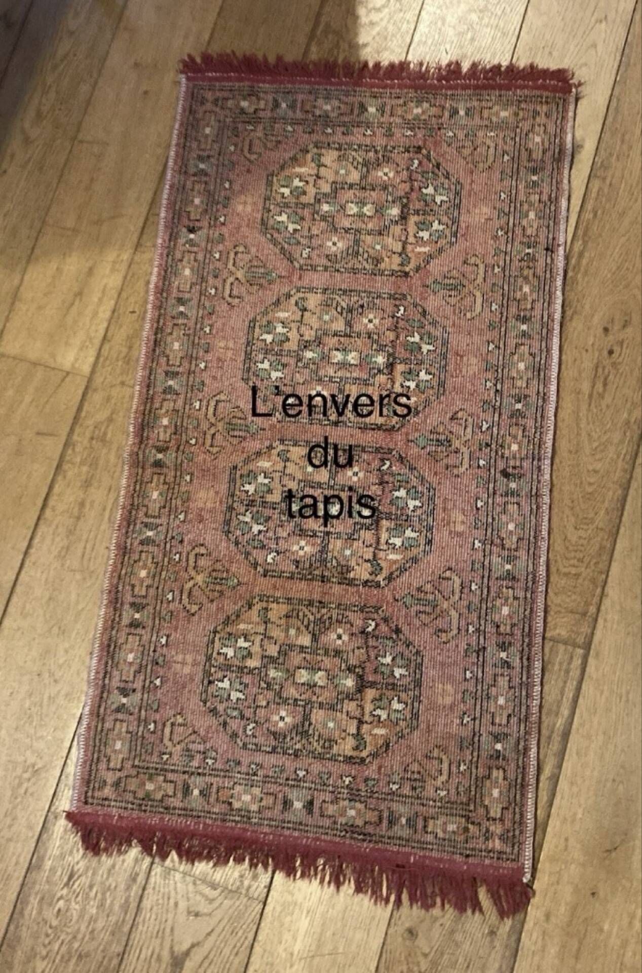 Handmade Persian carpet in pure virgin wool from the mid-20th century.
