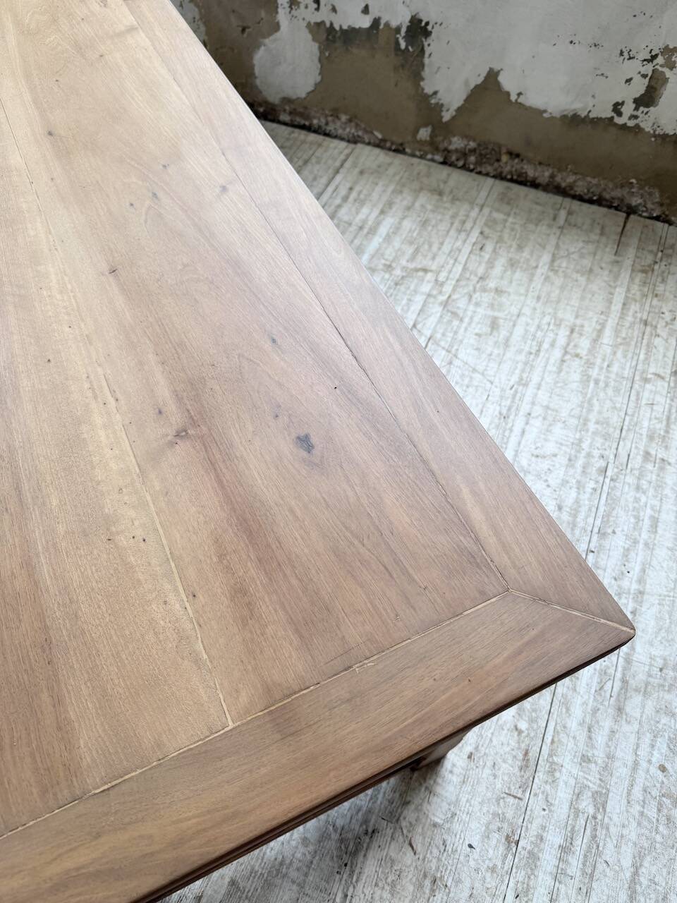 Antique farmhouse or drapery table in walnut, 1900 XL