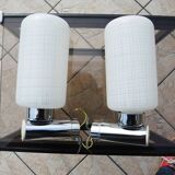 2 anciennes appliques en chrome et verre blanc