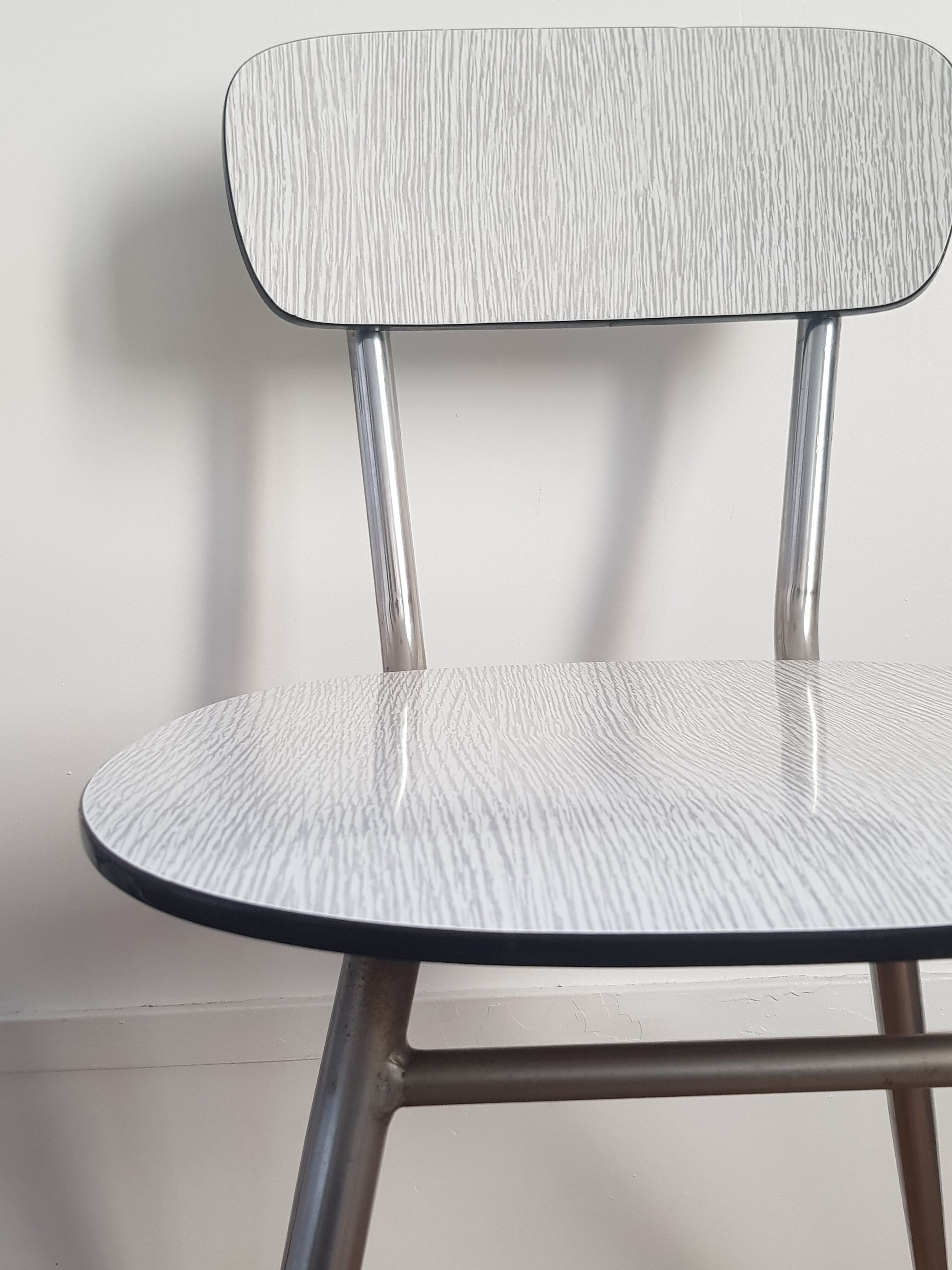 Set of 2 formica chairs