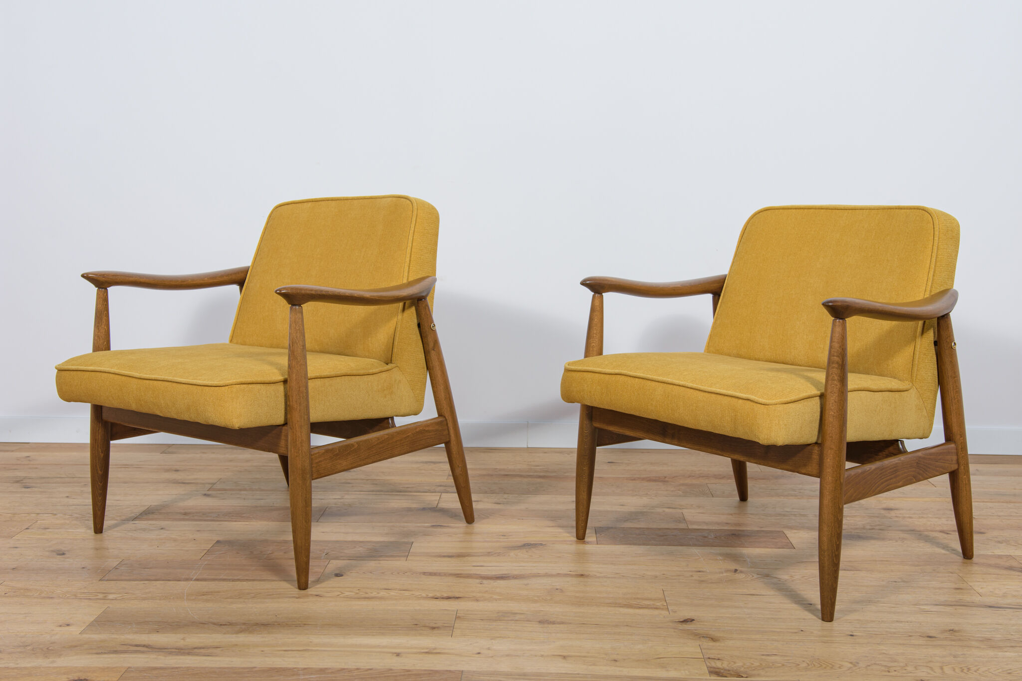 GFM-87 armchairs by Juliusz Kedziorek for Gościcińskie Furniture, 1960s, Set of 2