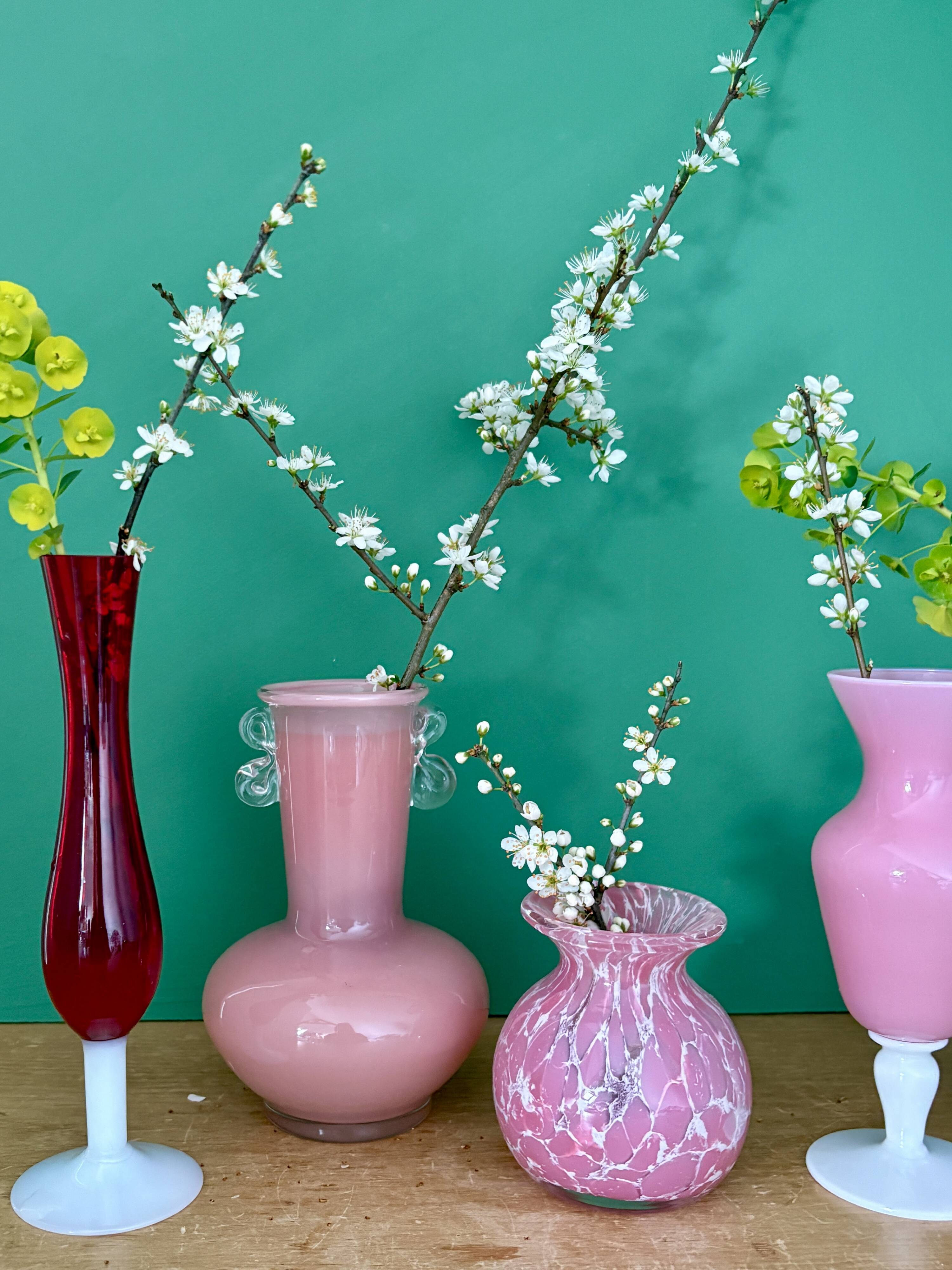 Set of 5 antique vases/soliflores in opaline and pink and red glass.