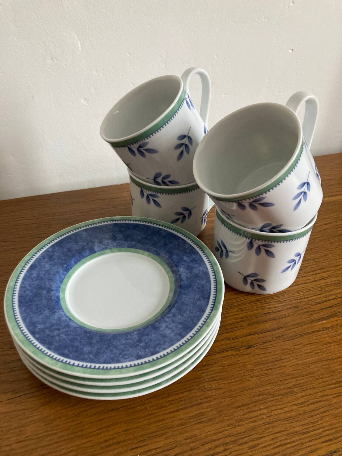 Set of 4 Villeroy boch cups and saucers