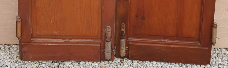 Old glass-beating doors