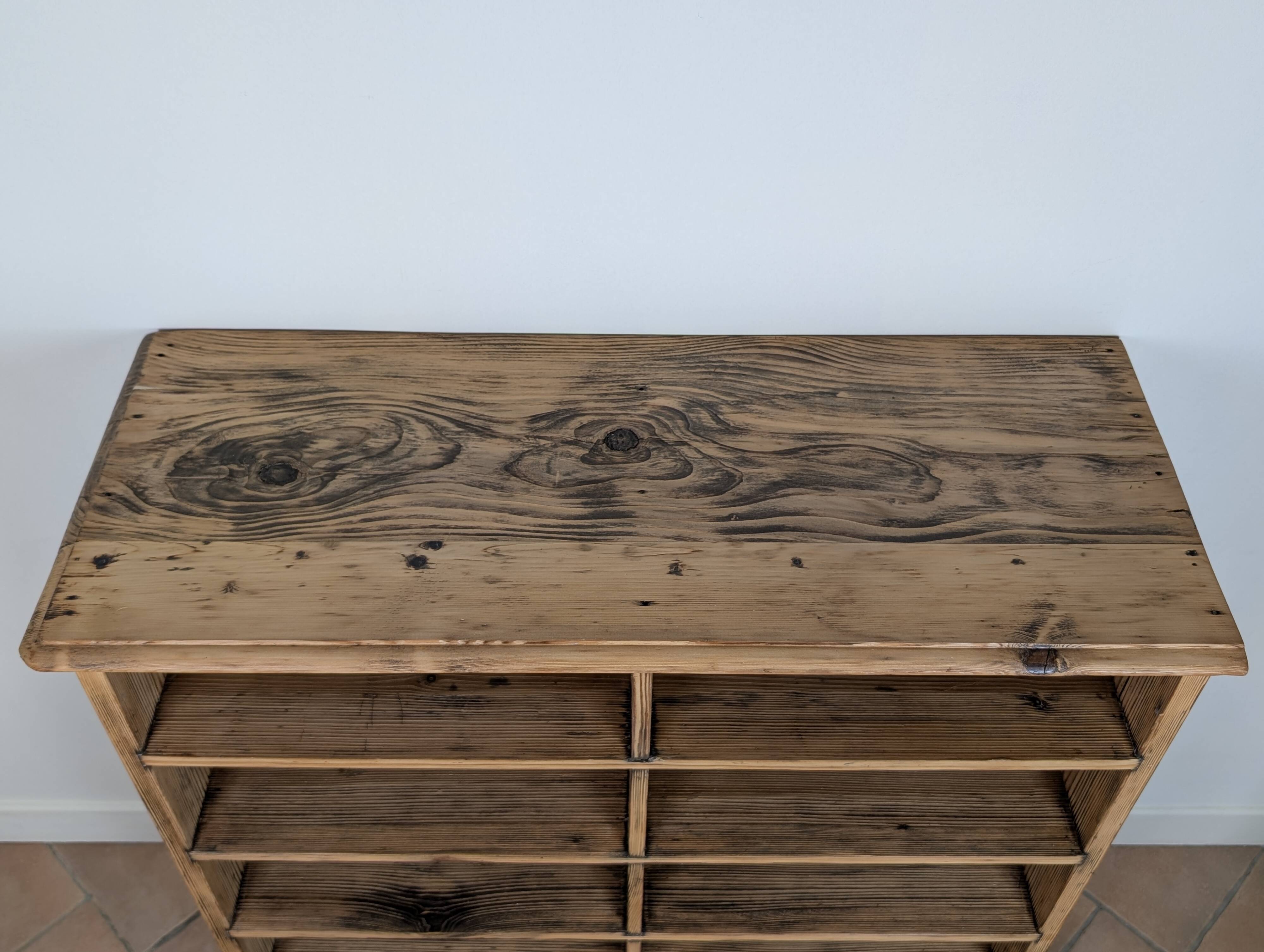 Workshop furniture with lockers
