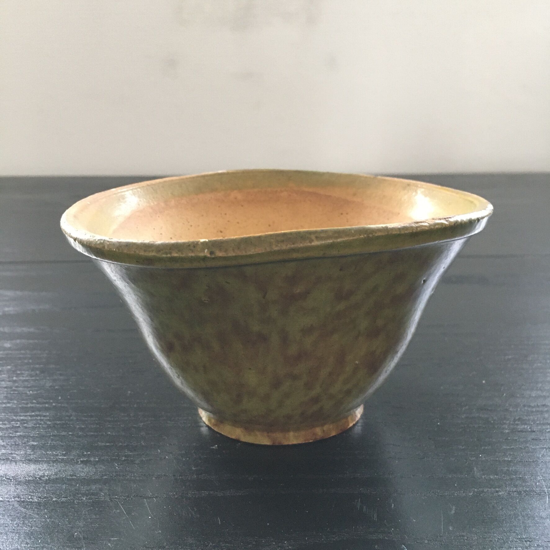 Yellow and green speckled sandstone cut