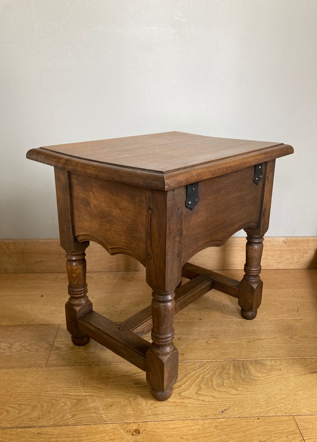 Chest bedside twentieth century solid oak pegged base spacer