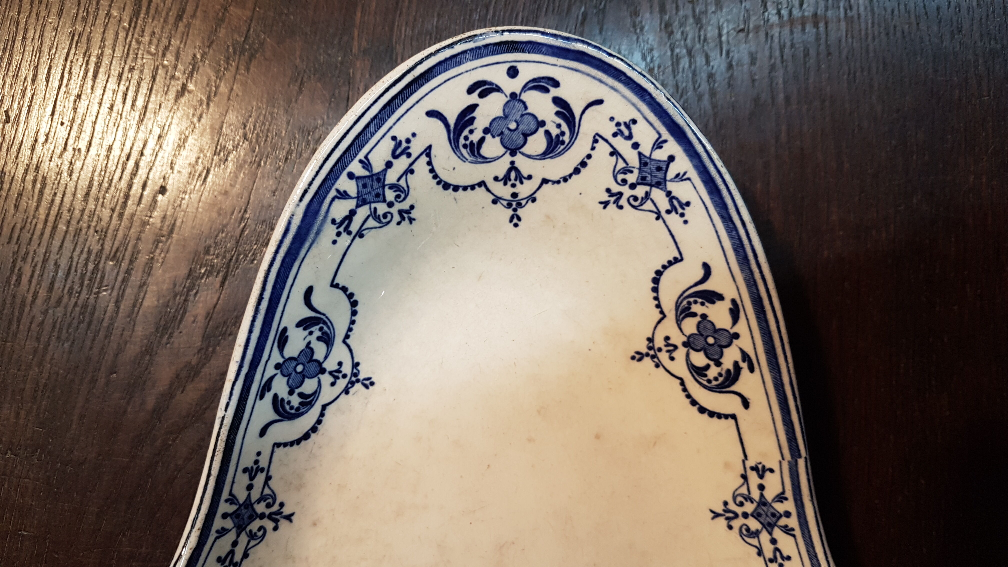 Small dish in earthenware Moustier