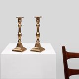 Paire de deux bougeoirs anciens français en bronze, vers 1890