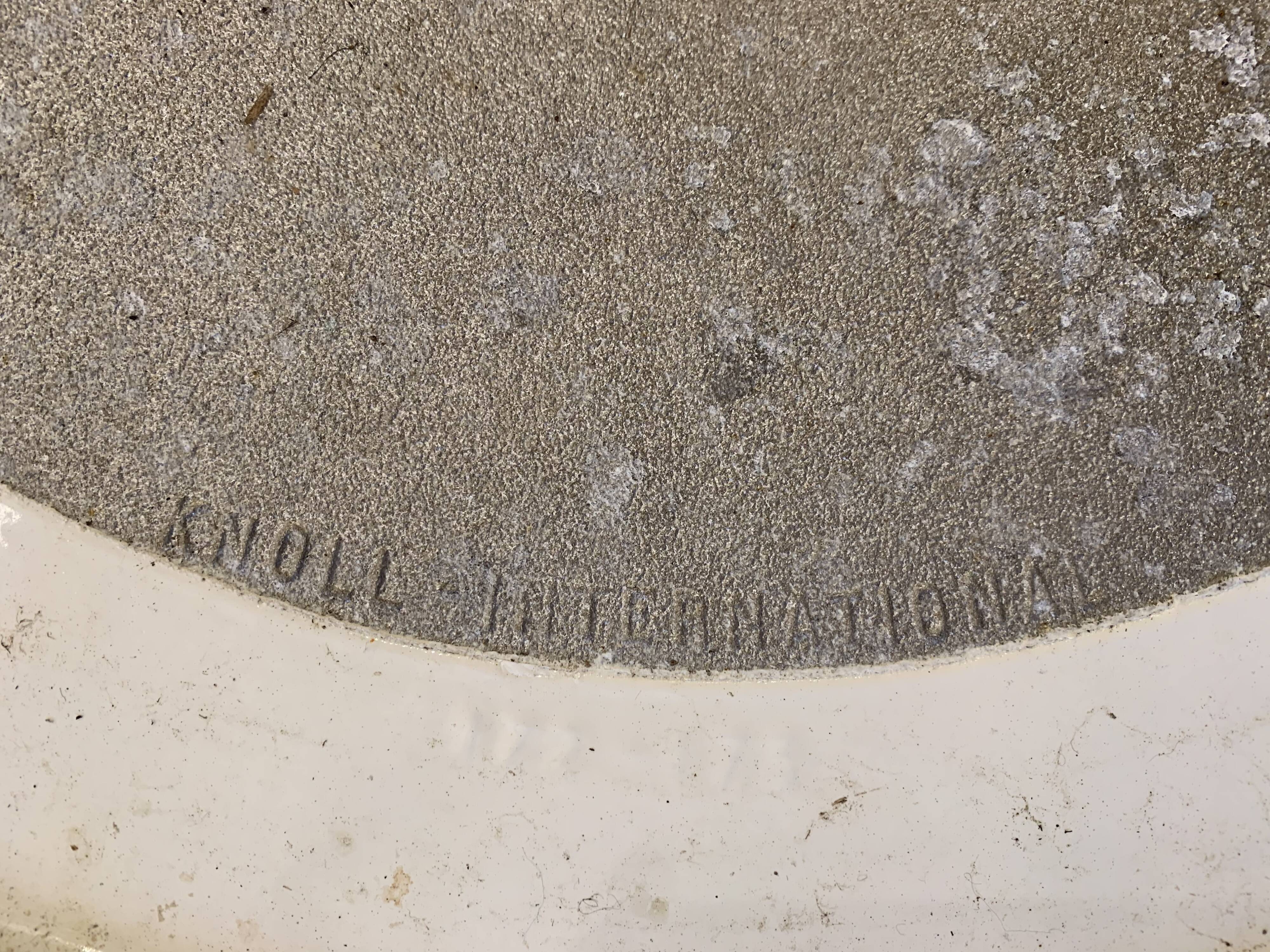 Tulip foot round table by Eero Saarinen for Knoll