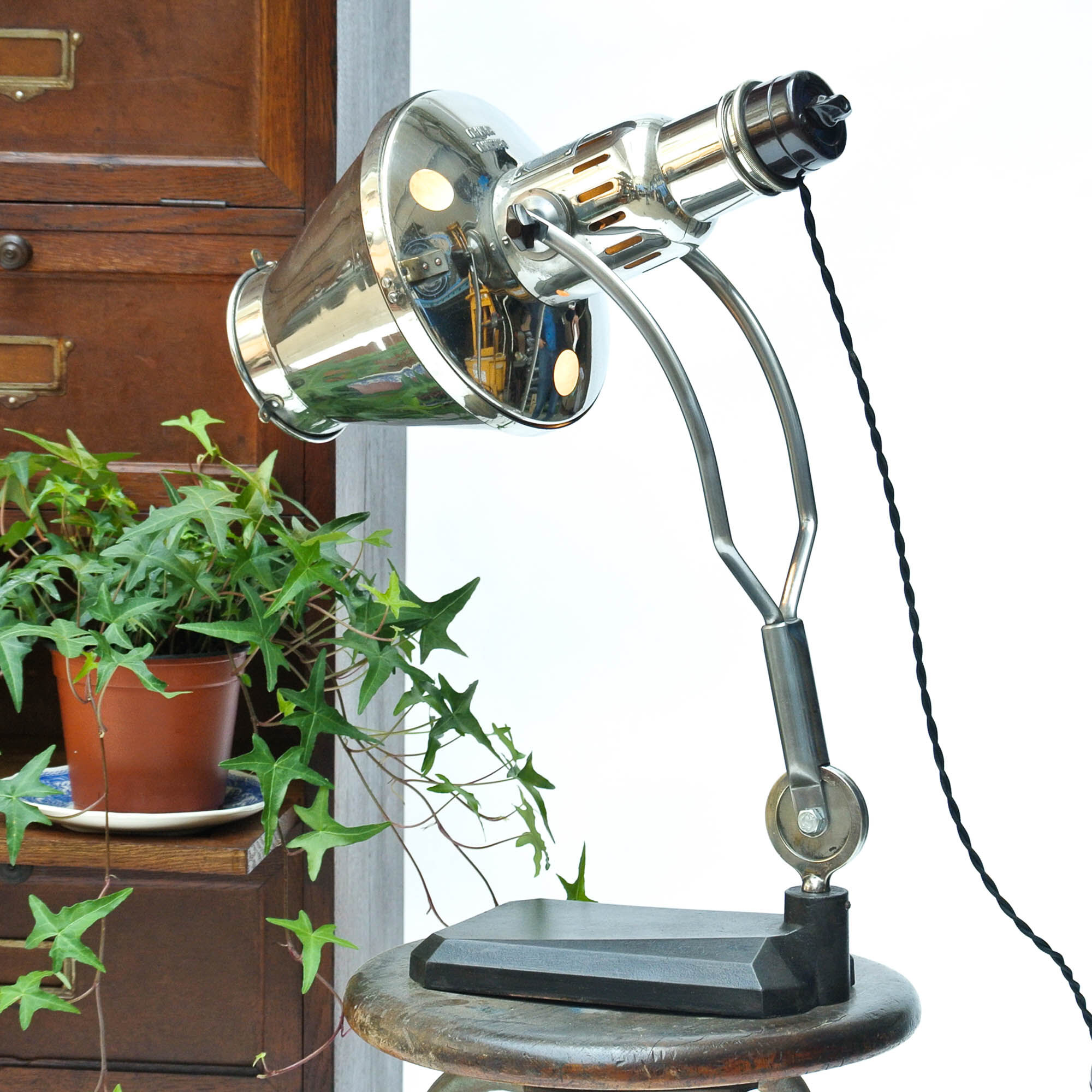 Former medical lamp Hanau brand