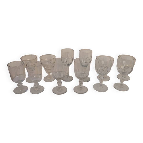 Set de 12 verres à pied anciens