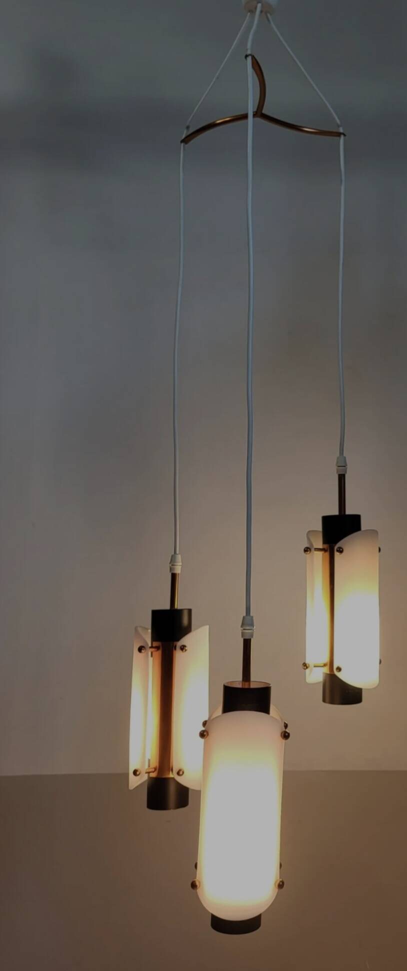 Suspension vintage scandinave en plexiglas et cuivre, probablement danoise