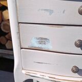 Small patinated vintage chest of drawers/bedside table