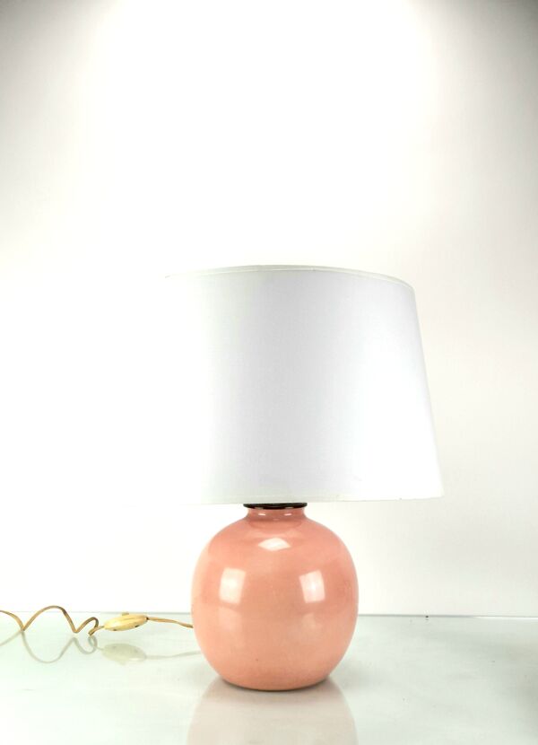 Lampe de table en porcelaine rose  porcelaine de limoges par les  ateliers ulysse vintage vers 1960