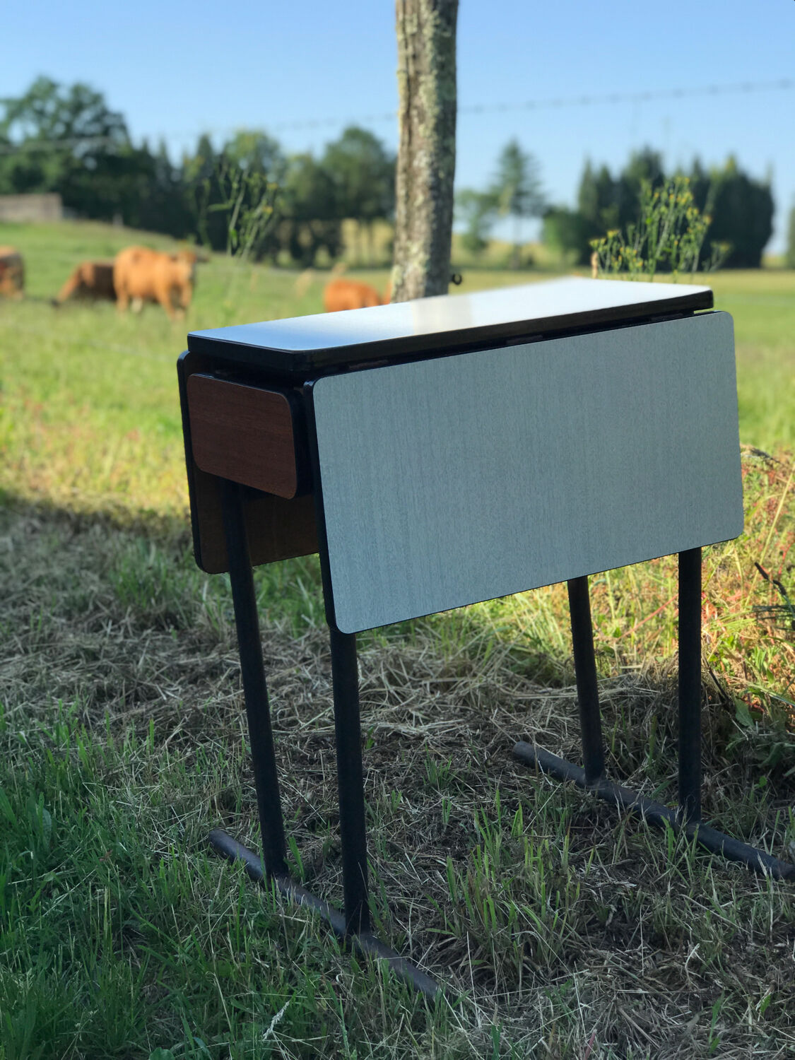 Table formica feet tubes bar