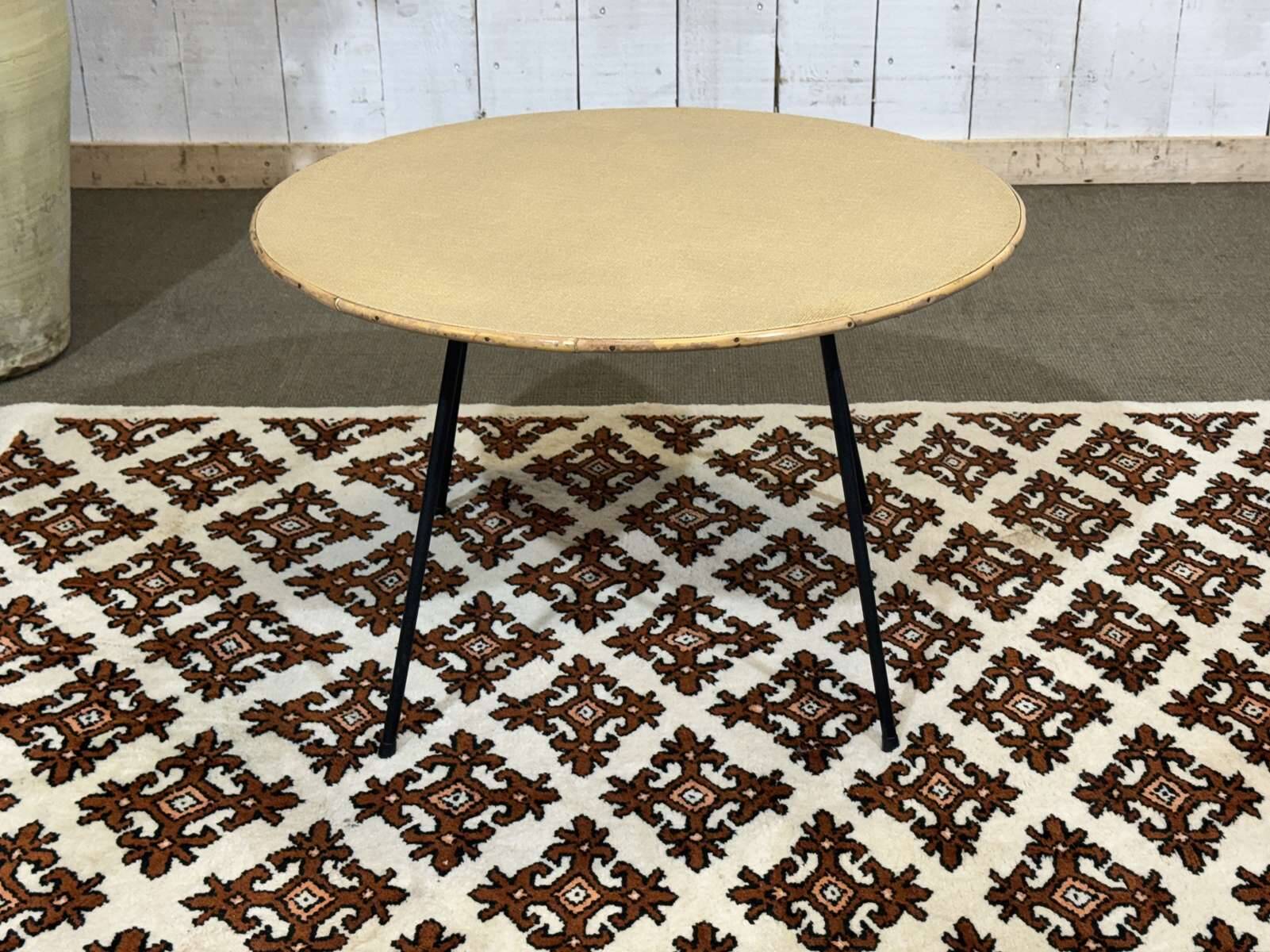 1970s guéridon in rattan with a metal base.