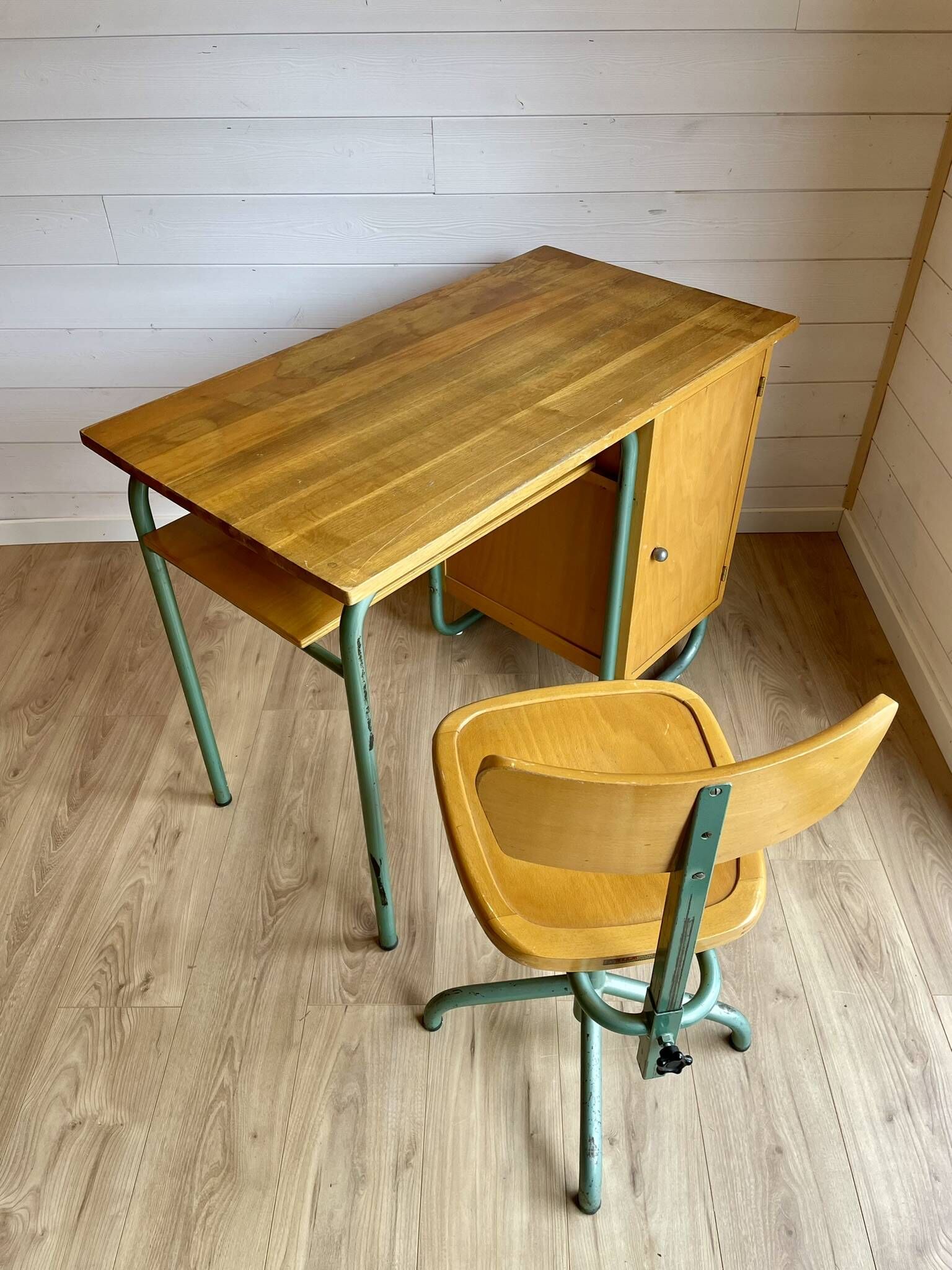 Vintage Stella 1950 school desk and swivel chair set