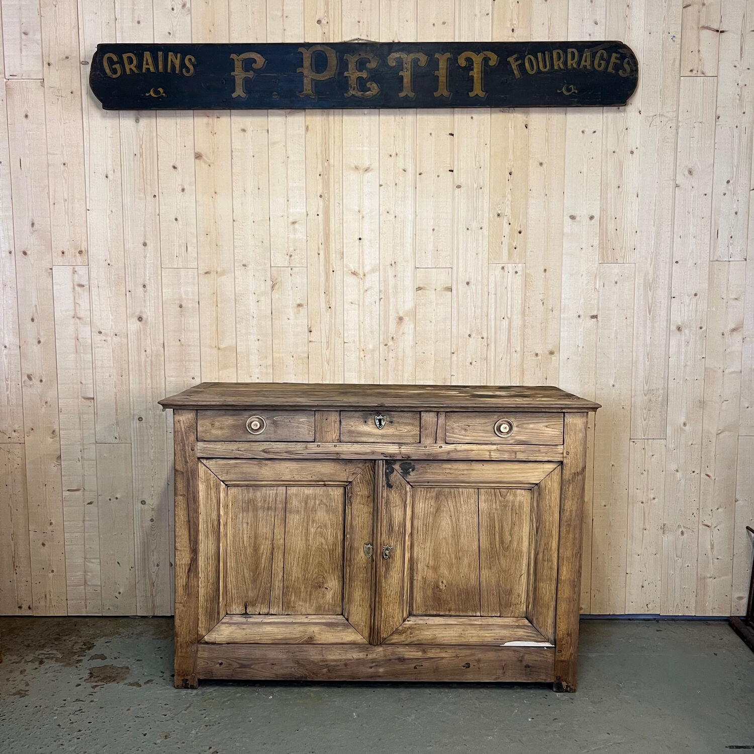 Sideboard in raw chestnut